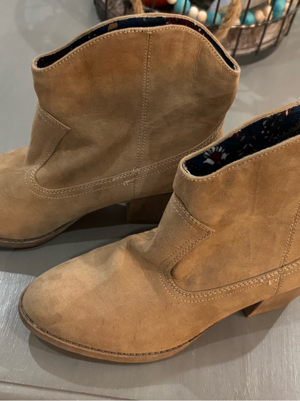 Rocket Dog Beige Suede Bootie Woman’s SZ 10